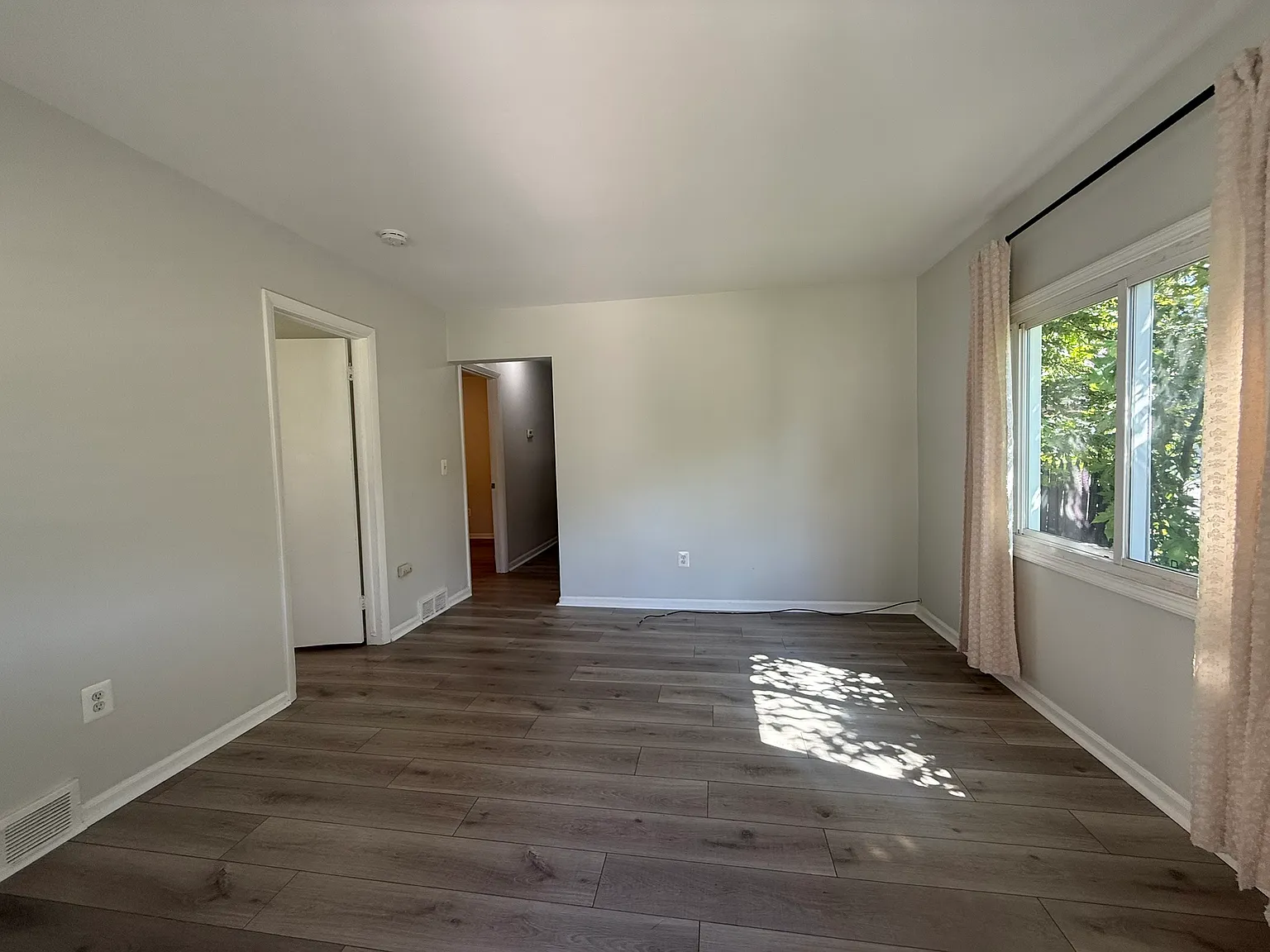 3 bed, 774 sqft, $1,800 — Photo 3