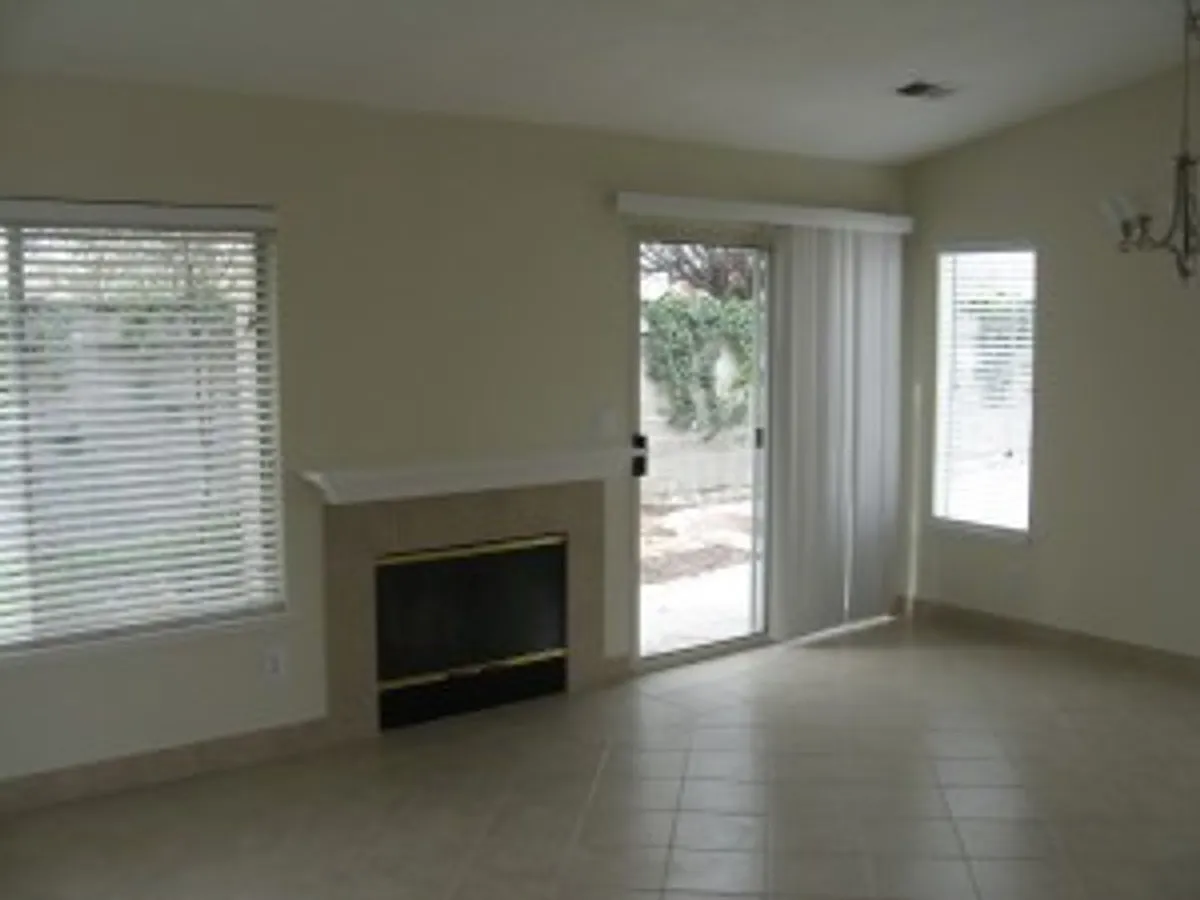Building Photo - 1453 Ferngrove Ct