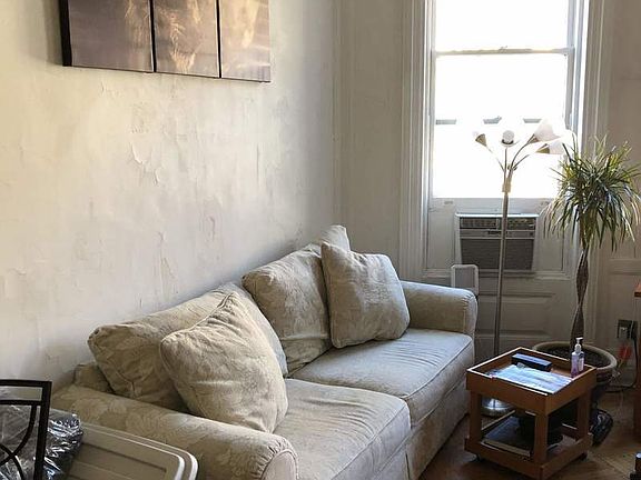 4th image of 34 Montgomery Pl APT 2A