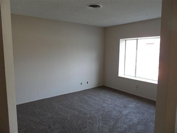 4th image of 1445 W Wren Dr