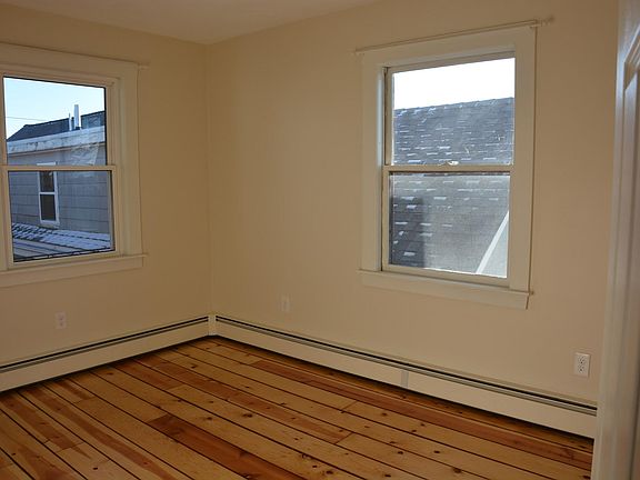 4th image of 10 Hardy St #5