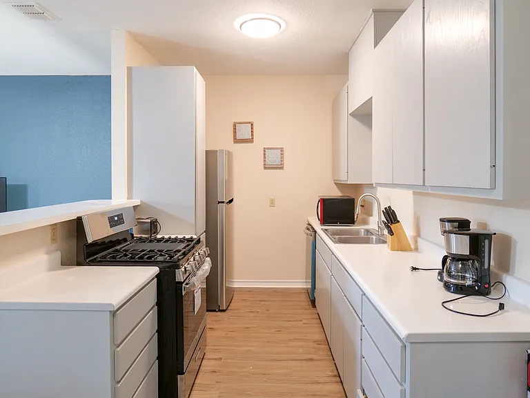 10201 Shane Dr — Photo 4
