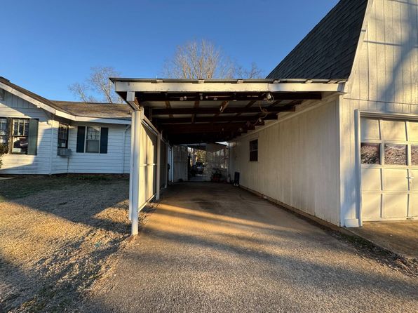 207 Mulberry St, Tuscumbia, AL 35674