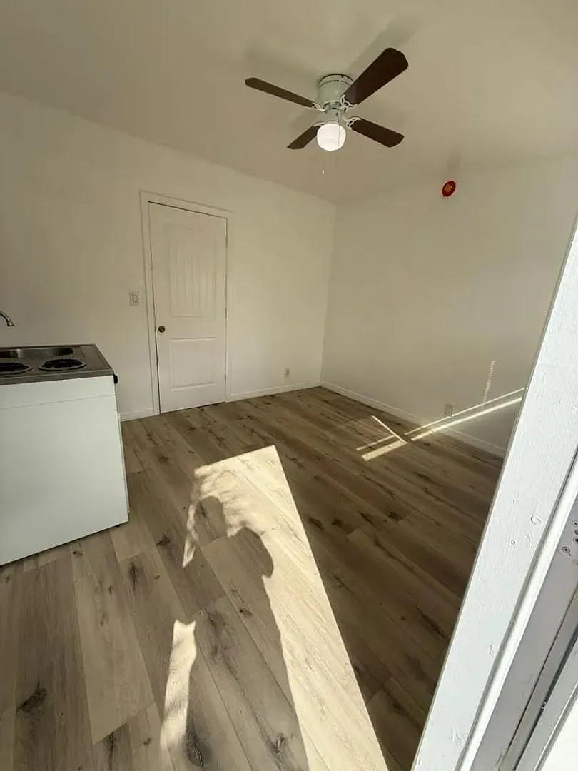 649 Ne 36th St 1-A-B Buy Rent Sell Now Llc — Photo 3