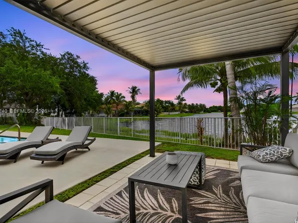 480 Cambridge Dr, Weston, FL 33326
