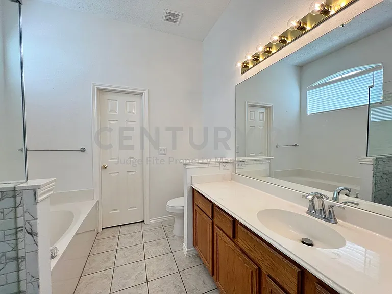 7800 Lancelot Rd — Photo 15