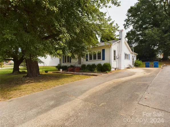 7 Grandview St, Granite Falls, NC 28630