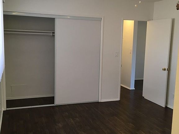 3rd image of 11618 Gorham Ave APT 07