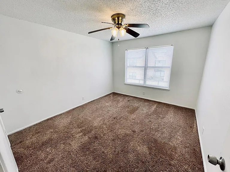 1203 Redwood Dr #C — Photo 9