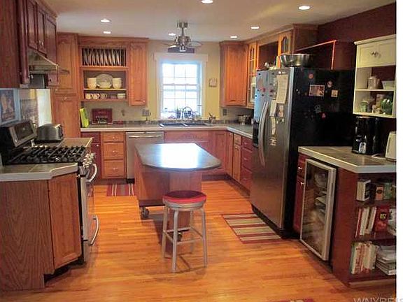 5th image of 175 Arend Ave
