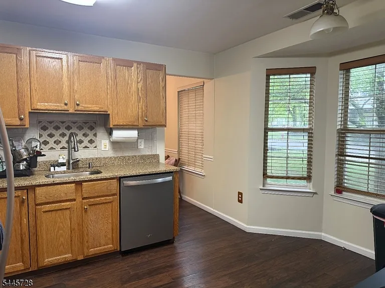 58 Waugh Ct — Photo 2