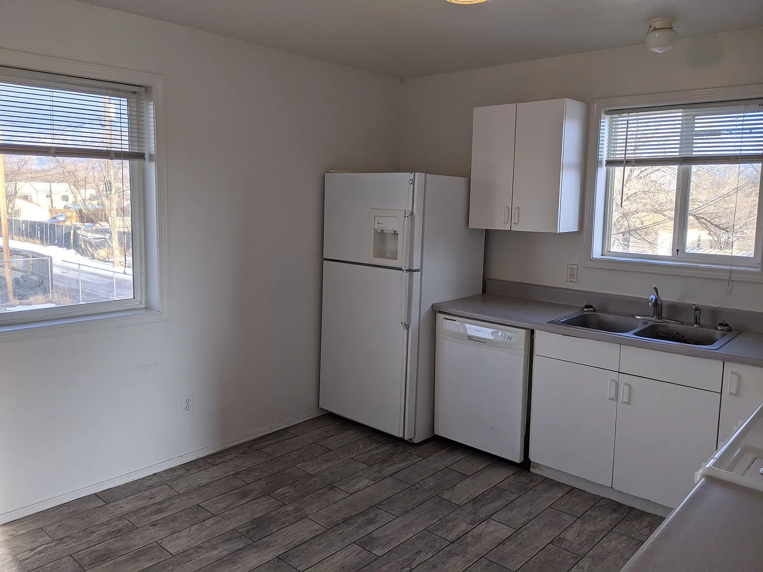3 bed, 1000 sqft, $1,300 — Photo 4