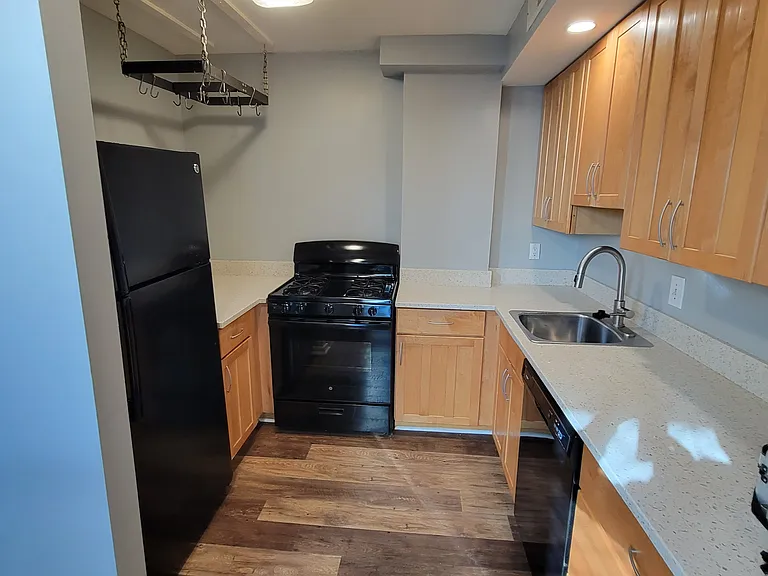1215 John St #2 — Photo 22