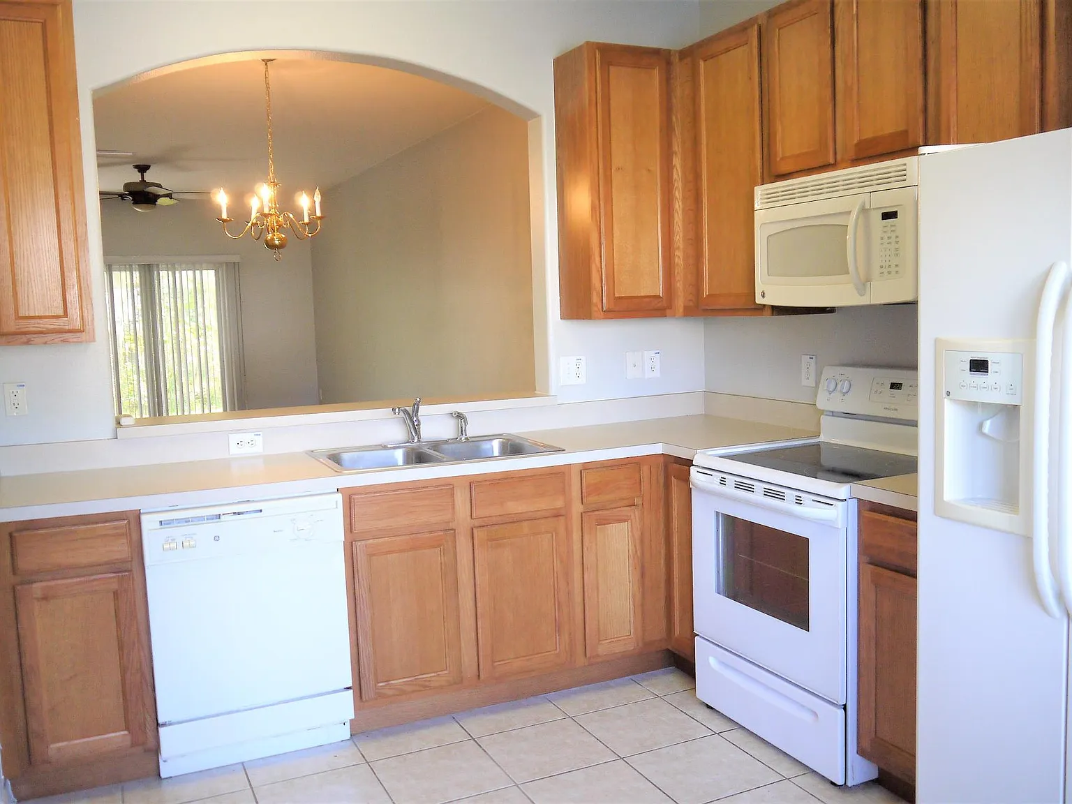 1104 Sleepy Oak Dr — Photo 3