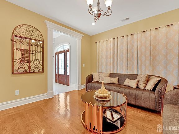 5th image of 1608 Chestnut St