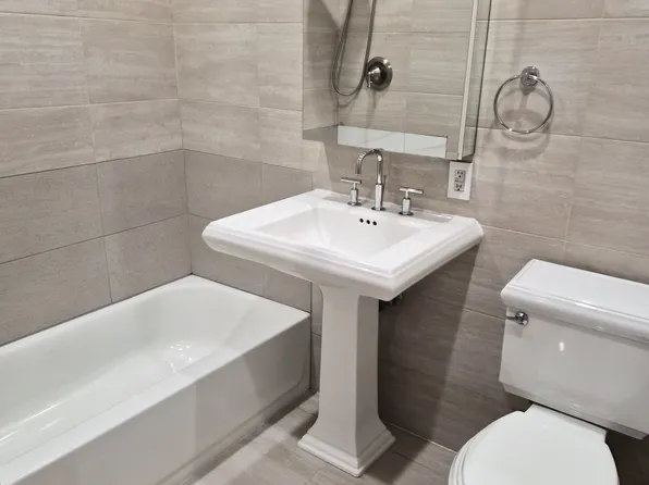 14644 Bayside Ave #1, Flushing, NY 11354