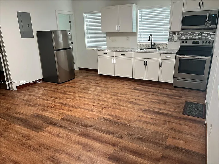 12400 NE 11th Ct #3 — Photo 1