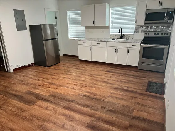 12400 NE 11th Ct APT 3, Miami, FL 33161