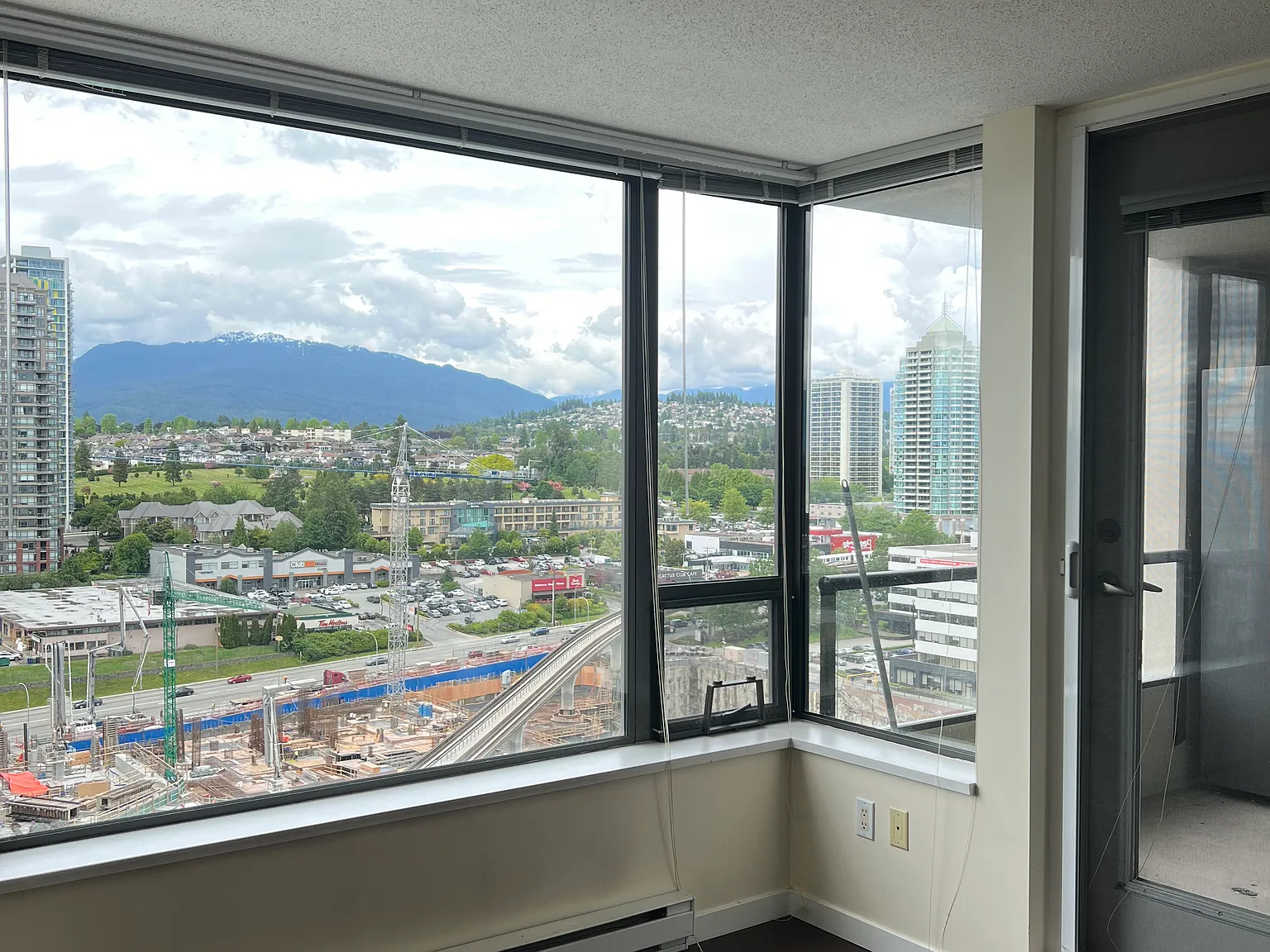 1 bed, 700 sqft, $2,600 — Photo 3