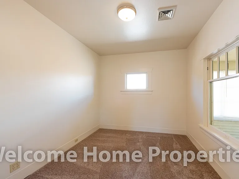 512 S College Ave — Photo 15