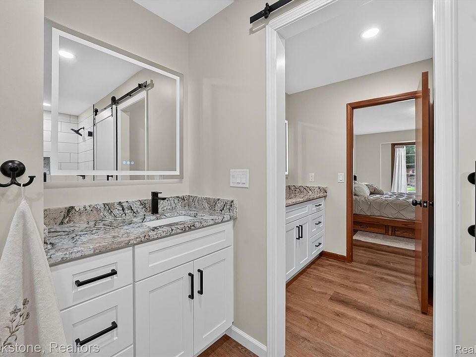 11390 Silverlake Ct, photo 29