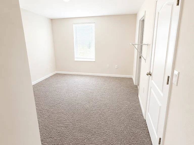1558 Dalehurst Ln — Photo 7