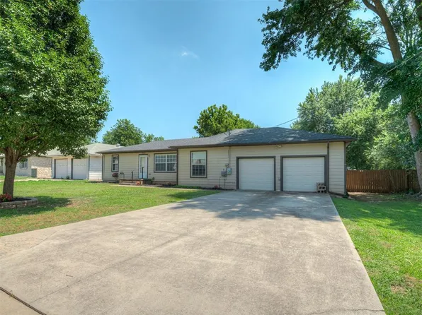 3910 Lawn Dr, Del City, OK 73115