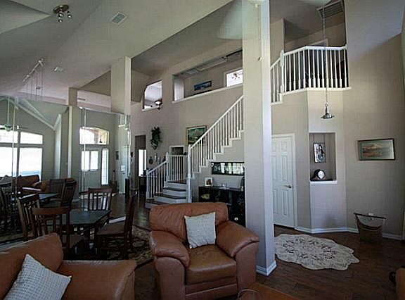 3rd image of 857 Pinnacle Cir