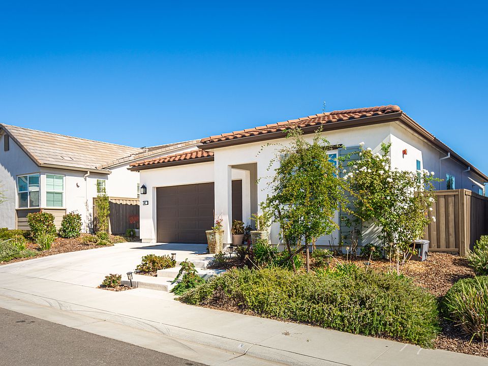 1st image of 841 Clementine Dr