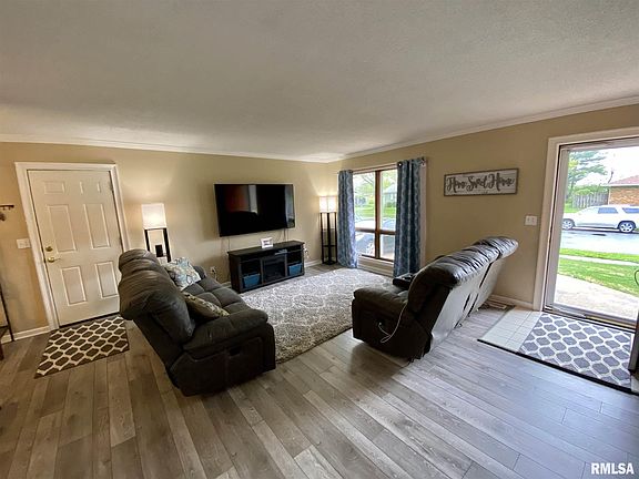 3rd image of 15 Westfair Dr