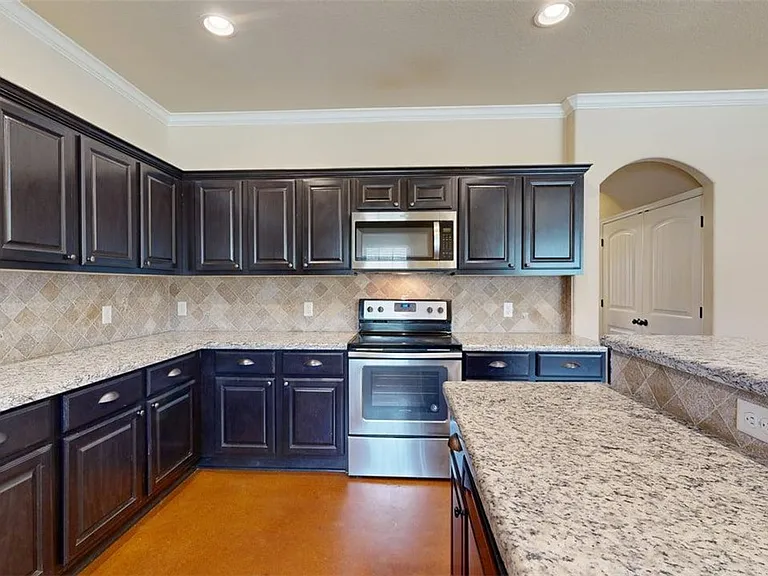 3007 Towers Pkwy — Photo 8