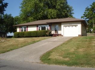 2714 S 28th St, Saint Joseph, MO 64503
