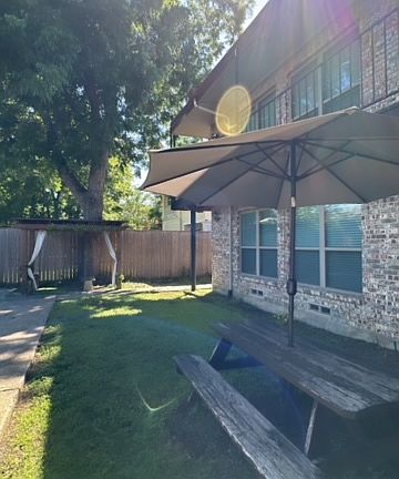 5th image of 4938 Victor St #106