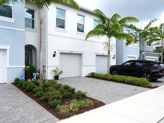 3rd image of 1832 SE Roxy Way