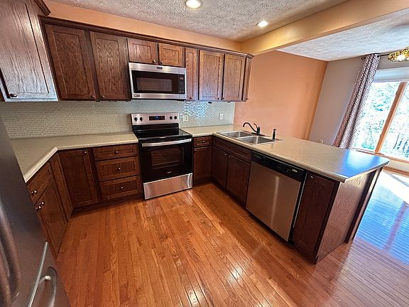 3rd image of 2409 Reynolds Manor Dr #0