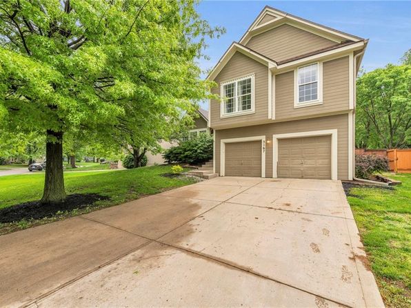 5167 Roundtree St, Shawnee, KS 66226
