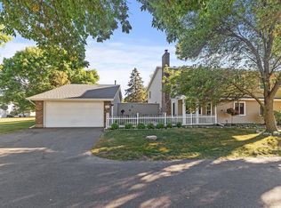 9488 Ranchview Ln N, Maple Grove, MN 55369