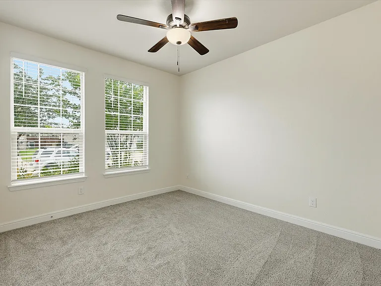 704 Wilmott Ter — Photo 21