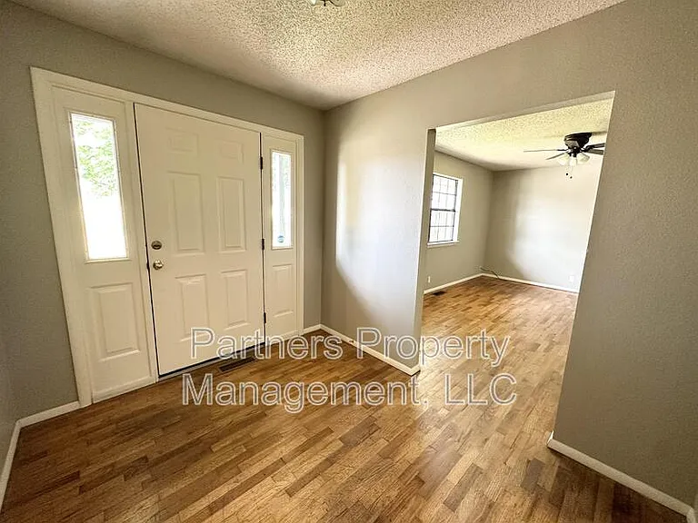2201 W Deane St — Photo 13
