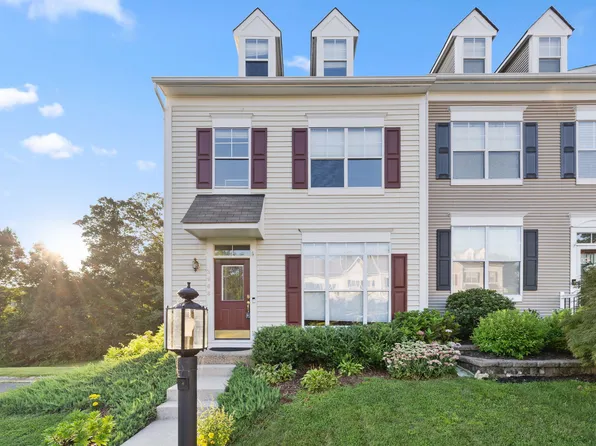 3968 Hartlake St, Woodbridge, VA 22192