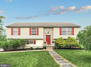 5 Stahle Ln, Dover, PA 17315