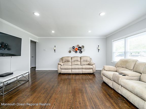3rd image of 1125 Audubon Dr