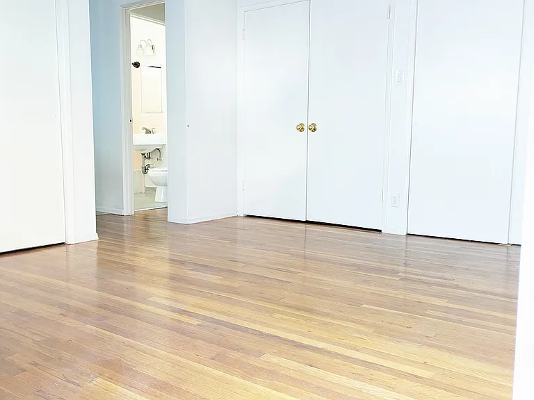 1320 N Hollywood Way #B — Photo 4