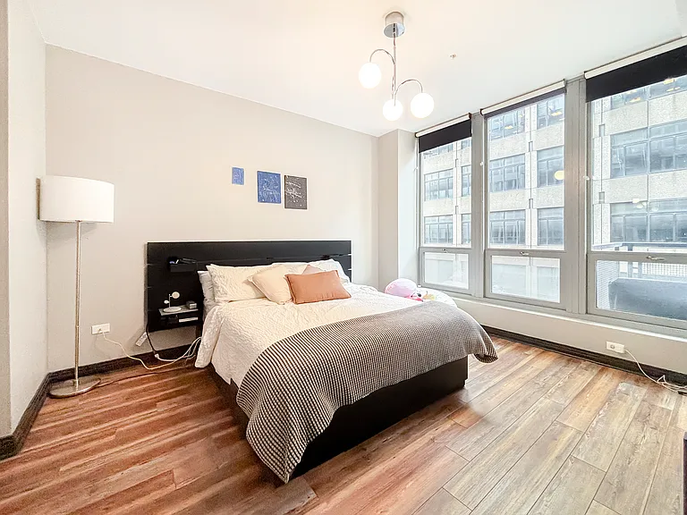 565 W Quincy St #802 — Photo 7