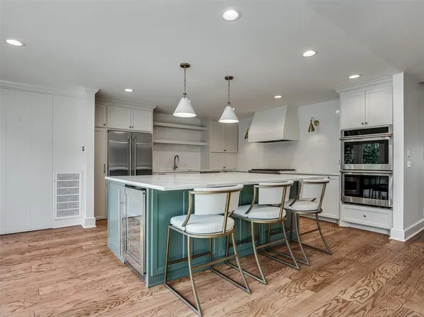 1814 Huntington Ave, Nichols Hills, OK 73116