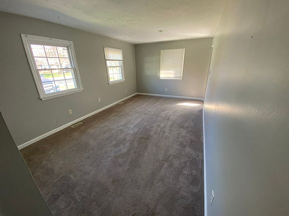 5th image of 91-93 Meadowbrook Dr
