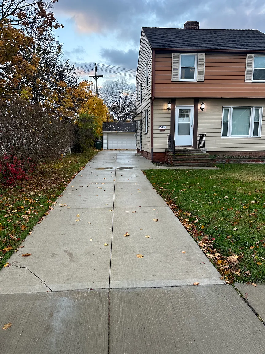 10416 Grace Ave photo 1