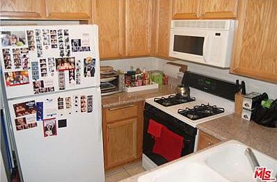 5th image of 5325 Newcastle Ave Unit 137