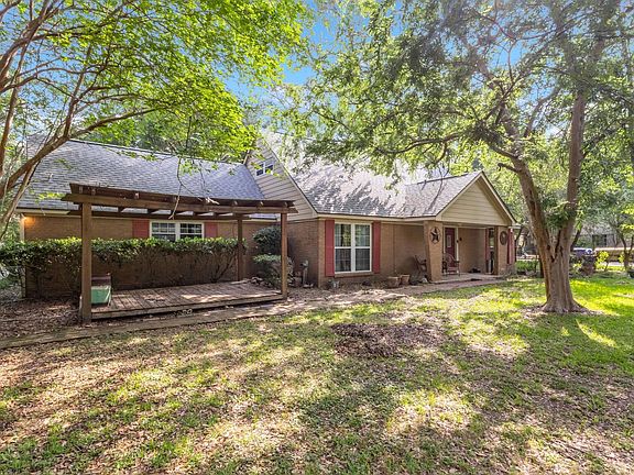 4th image of 334 Pinehurst Dr