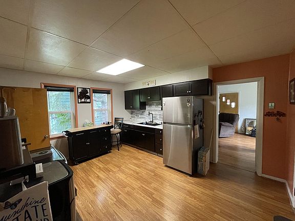 4th image of 219 Gillis Ave NE